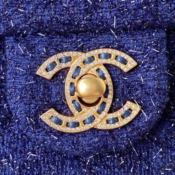 Fashionable CHANEL FLAP BAG 542 - Image 4