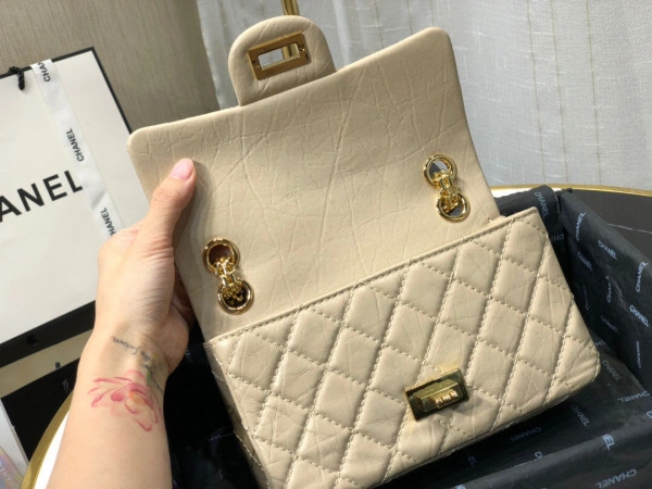 Comfortable CHANEL FLAP BAG 711 - Image 9