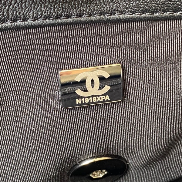 Comfortable CHANEL 19 FLAP BAG 26cm 30cm 1 - Image 10