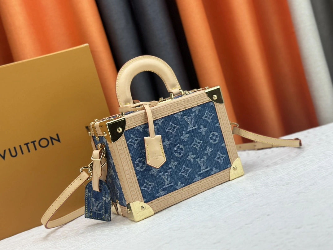 Affordable 7849 Louis Vuitton AAA Quality Messenger Bags For Women