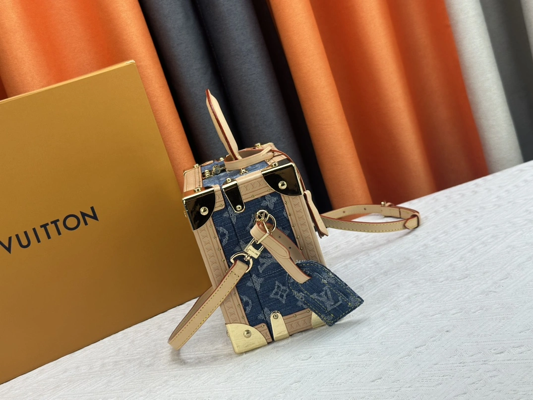 Affordable 7849 Louis Vuitton AAA Quality Messenger Bags For Women - Image 3