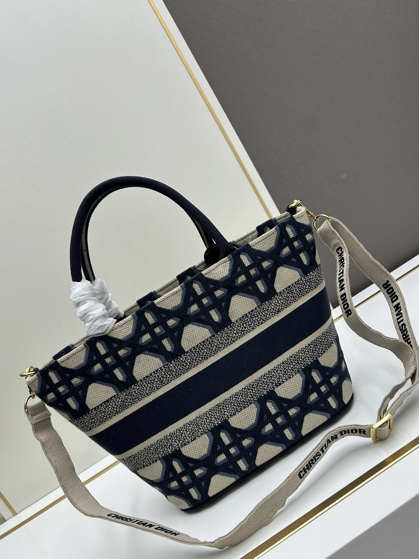 Affordable 9774 Christian Dior AAA Quality Handbags For Women - Image 3