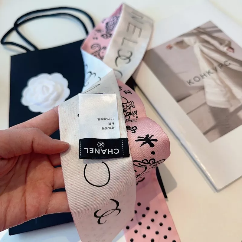 Bold 546 Chanel Silk Scarf - Image 4