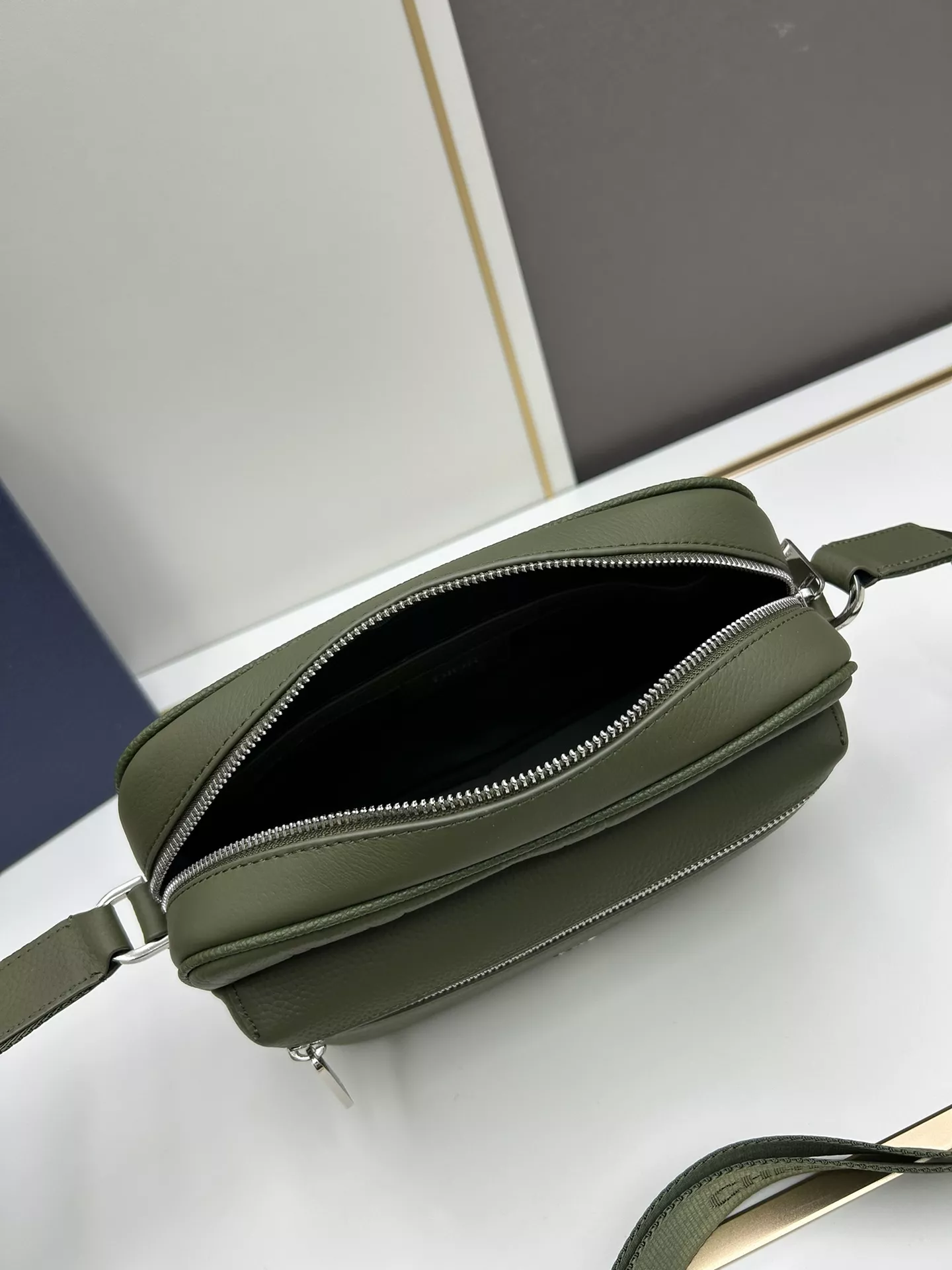 Bold 8888 Christian Dior AAA Quality Messenger Bags For Unisex - Image 7