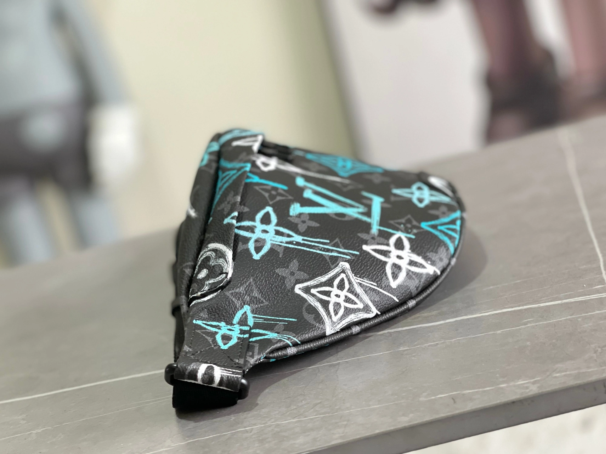 Breathable 7603 Louis Vuitton LV AAA Quality Belt Bags