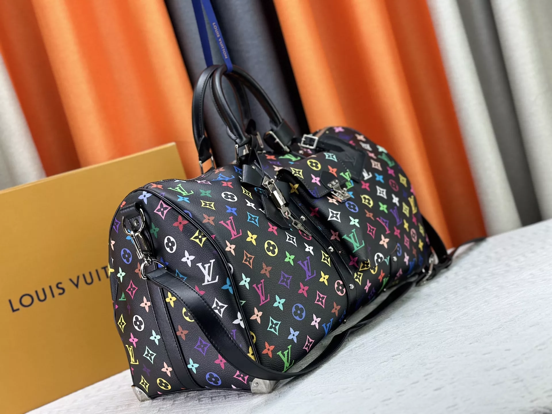 Bright 4670 Louis Vuitton Travel Bags - Image 3