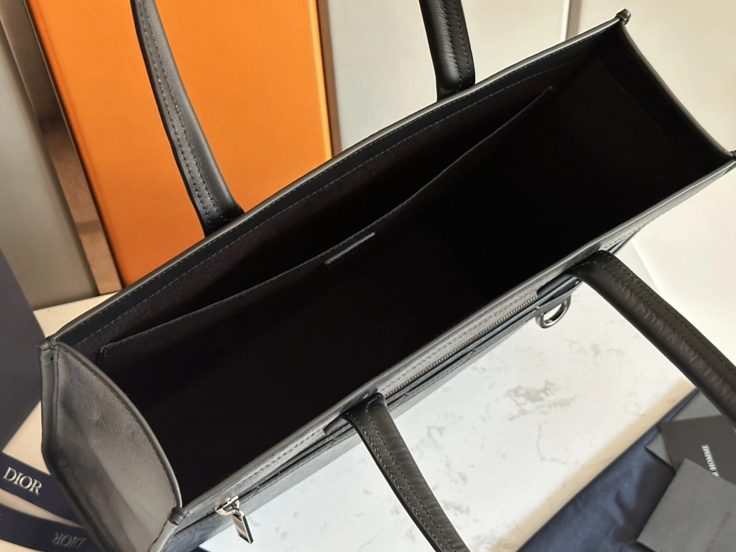 Bright 9260 Christian Dior AAA Man Handbags - Image 8