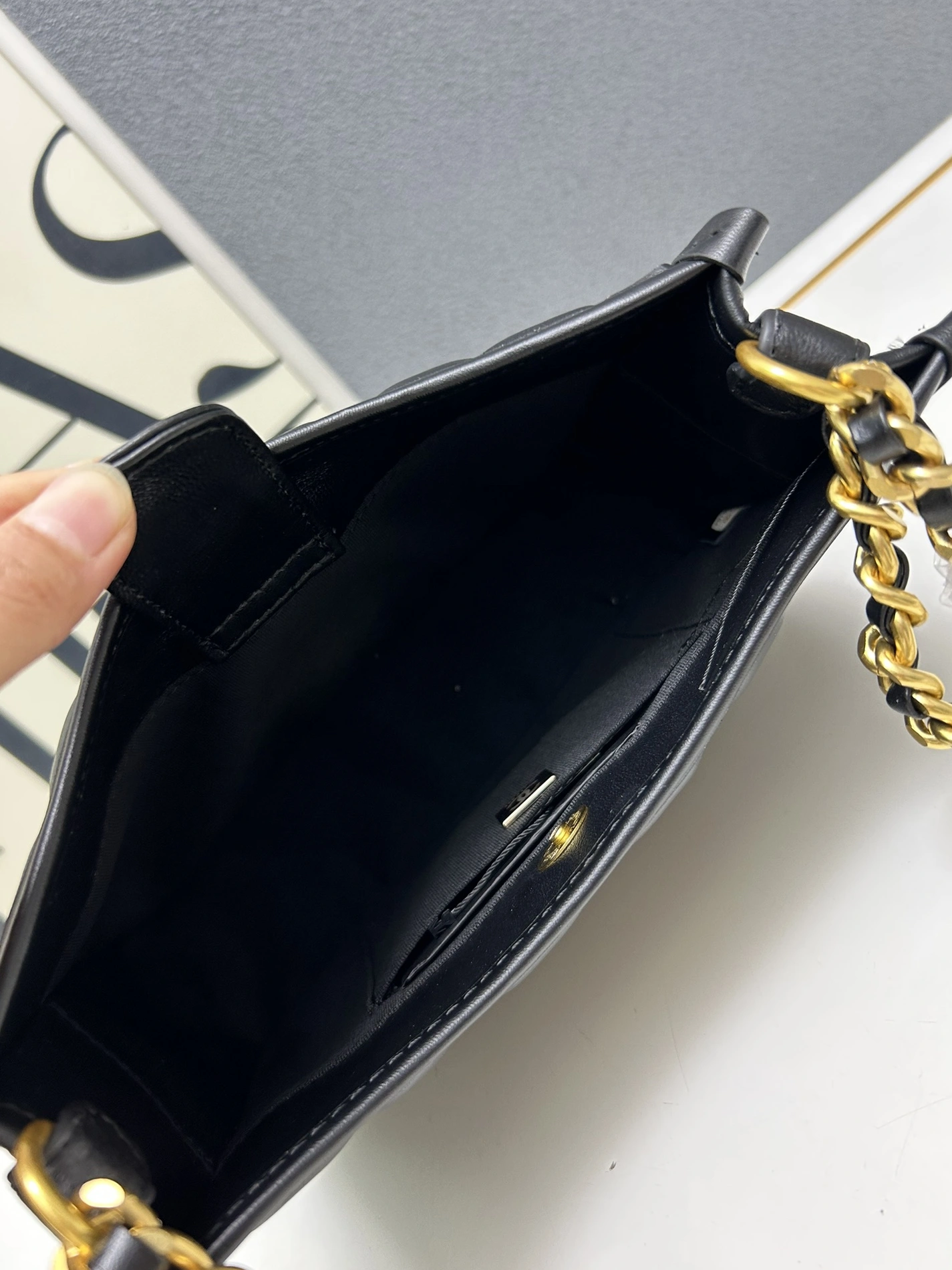 Chanel AAA Quality Messenger Bags For Women Sophisticated 166 - Image 8