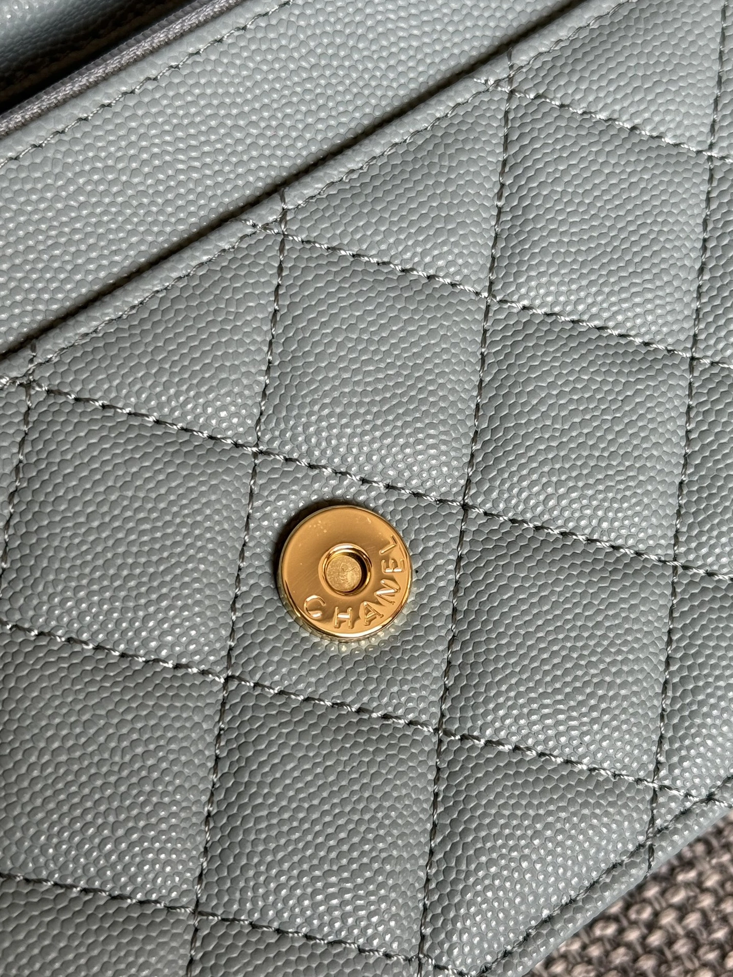 Chanel AAA Quality Messenger Bags In Gold For Women Fashionable 5230 - Image 7