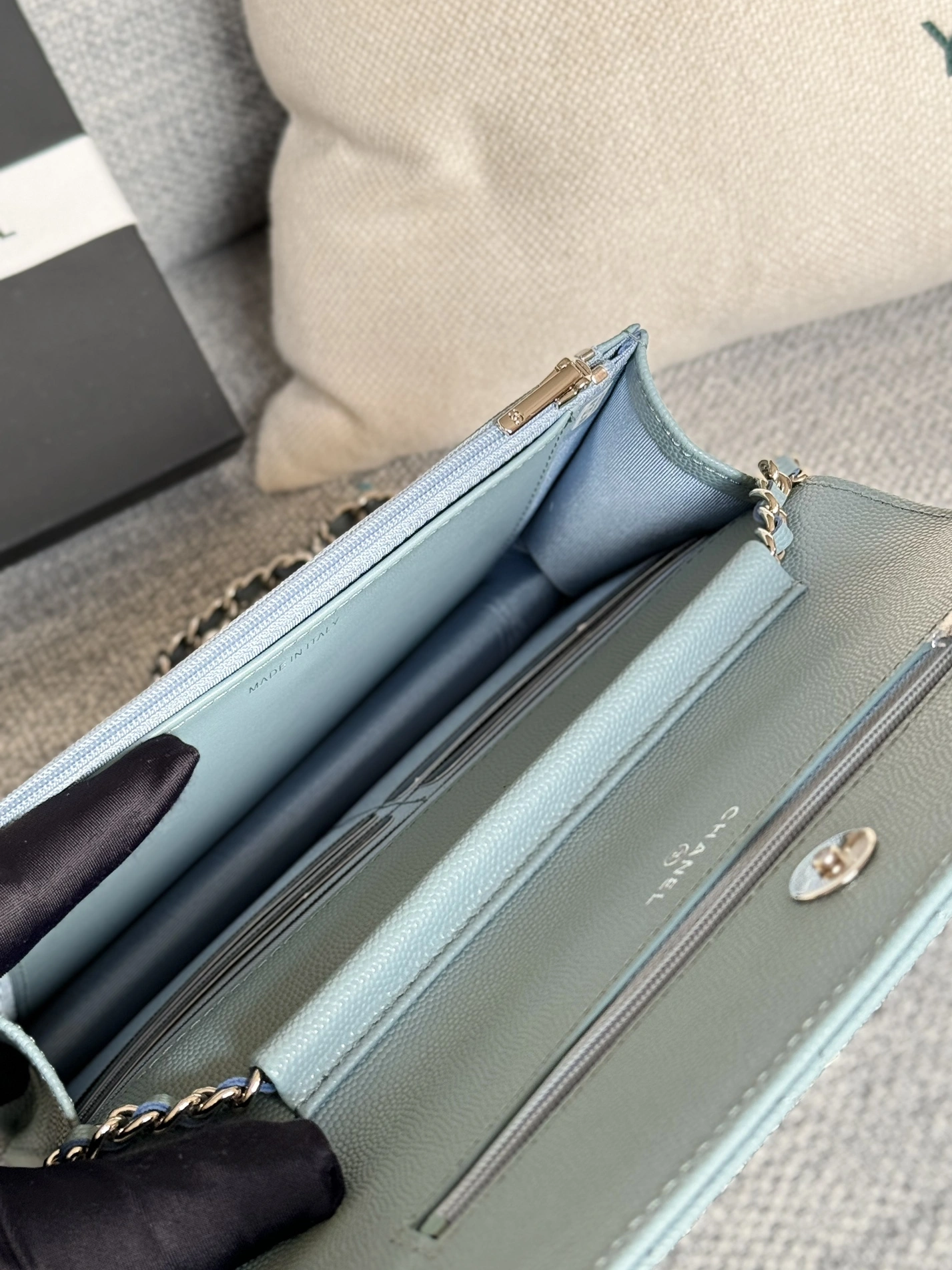 Chanel AAA Quality Messenger Bags In Silver For Women Versatile 9358 - Image 8