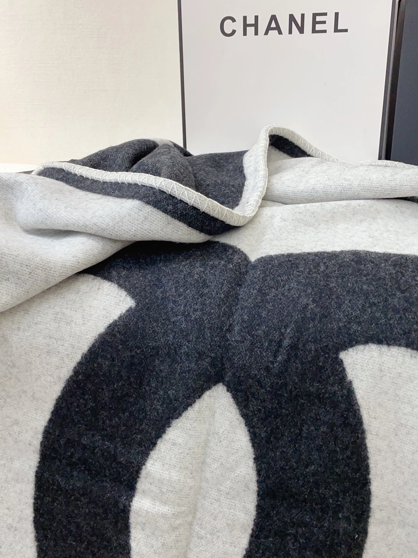 Chanel Blanket EasyMatch 9359 - Image 8