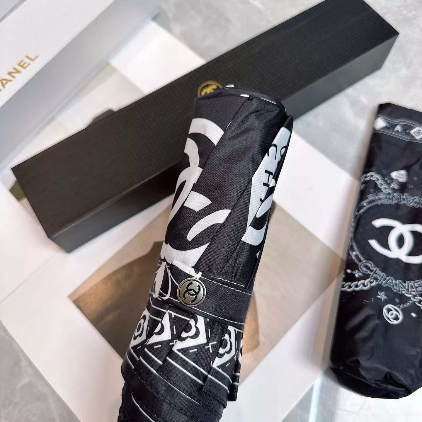 Chanel Umbrellas Classic 5499 - Image 4