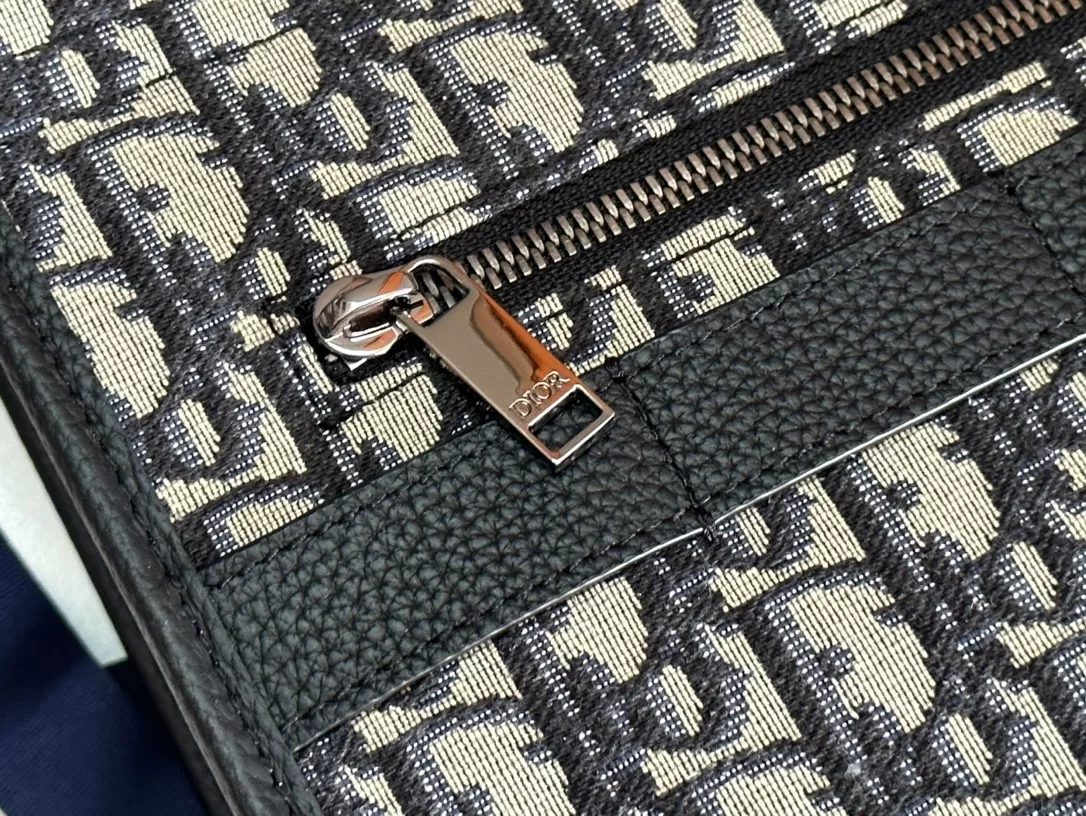 Christian Dior AAA Man Handbags Elegant 500 - Image 6