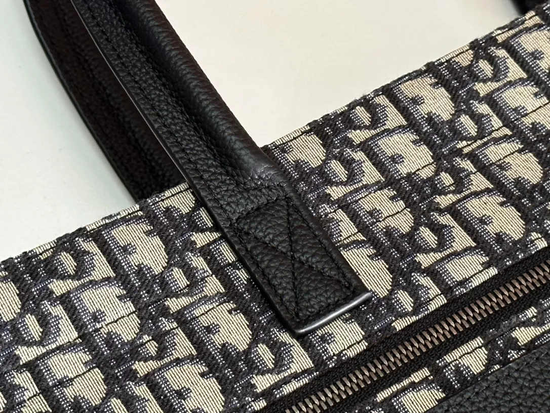 Christian Dior AAA Man Handbags Elegant 500 - Image 7