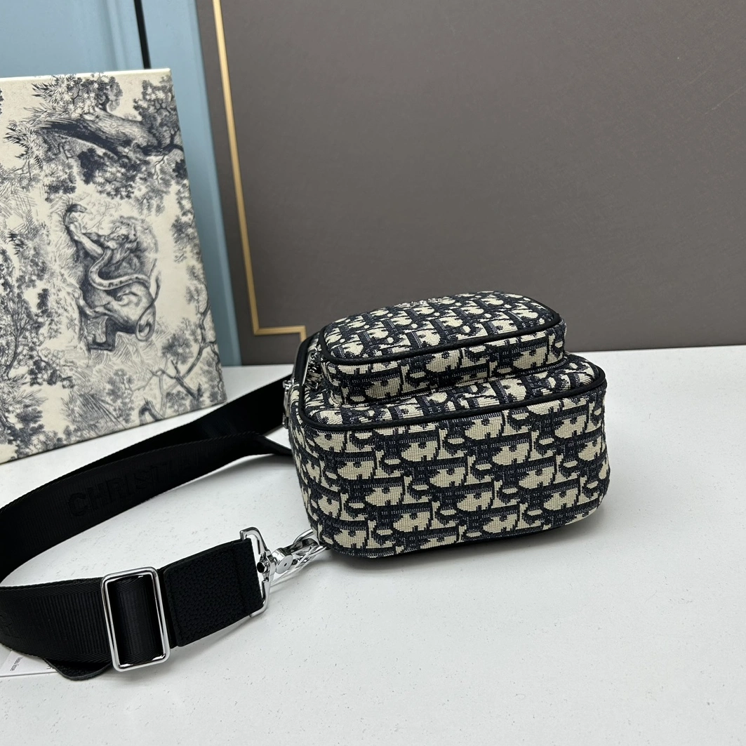 Christian Dior AAA Man Messenger Bags Elegant 3613 - Image 4