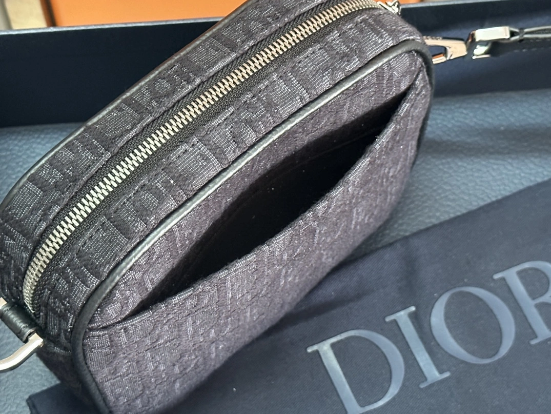 Christian Dior AAA Man Messenger Bags Elegant 3933 - Image 7