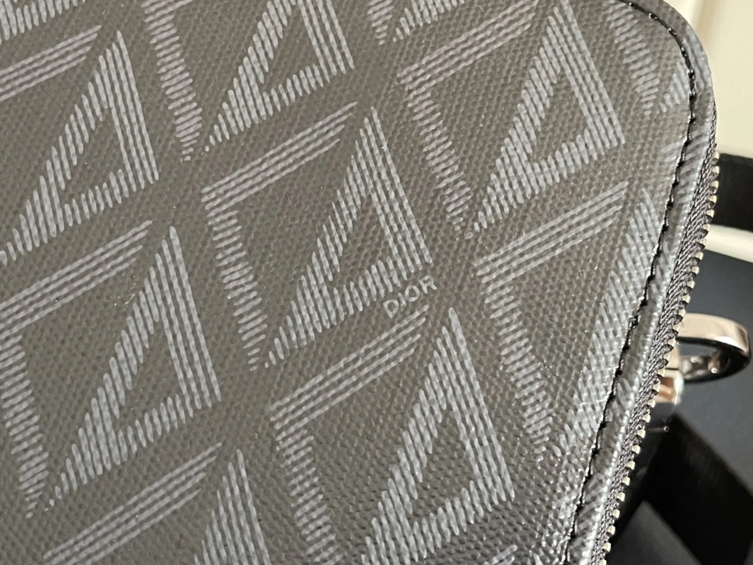 Christian Dior AAA Man Messenger Bags Sleek 4017 - Image 5