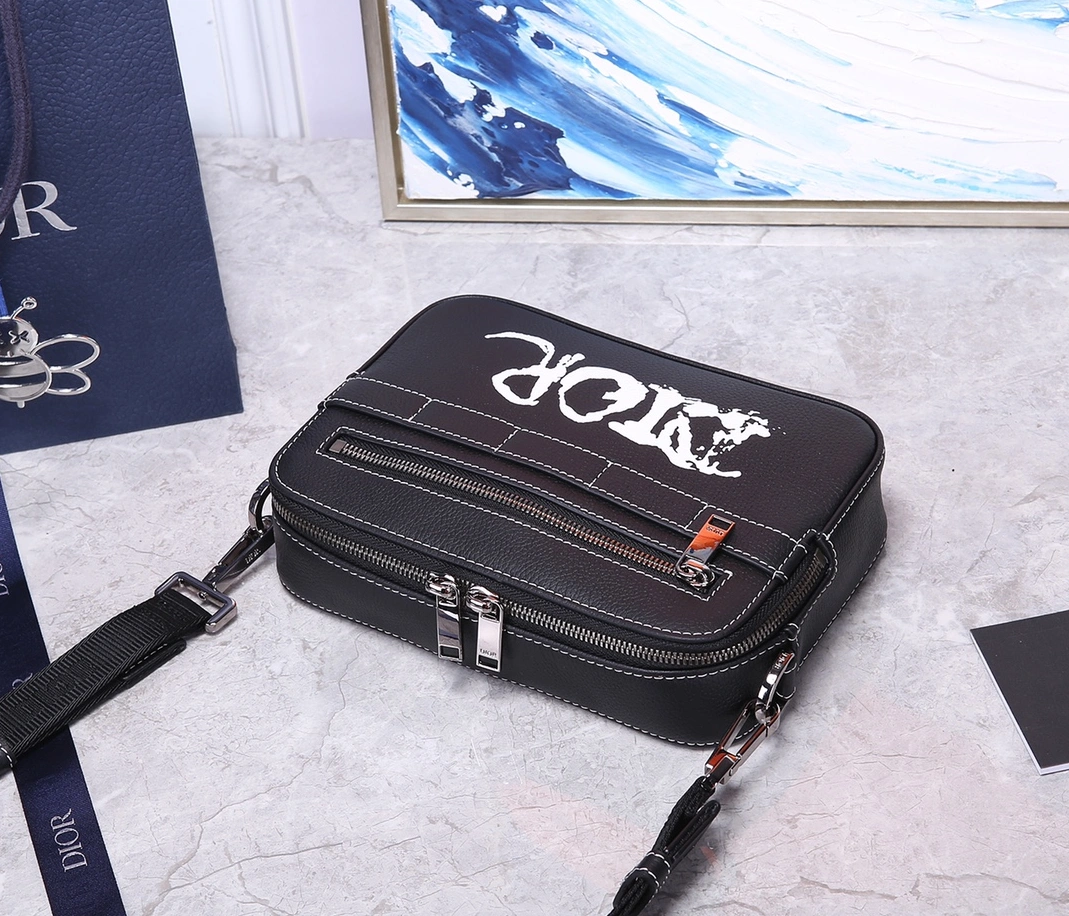 Christian Dior AAA Man Messenger Bags Vibrant 920 - Image 4