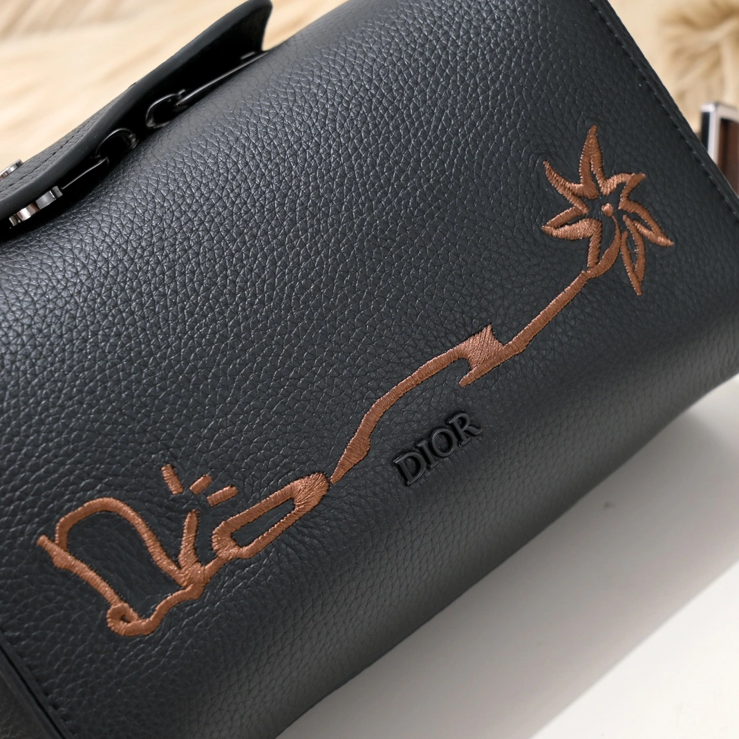 Christian Dior AAA Man Messenger Bags WellDesigned 4847 - Image 3