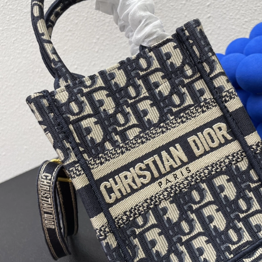 Christian Dior AAA Quality Handbags For Women Sleek 173 - Image 3