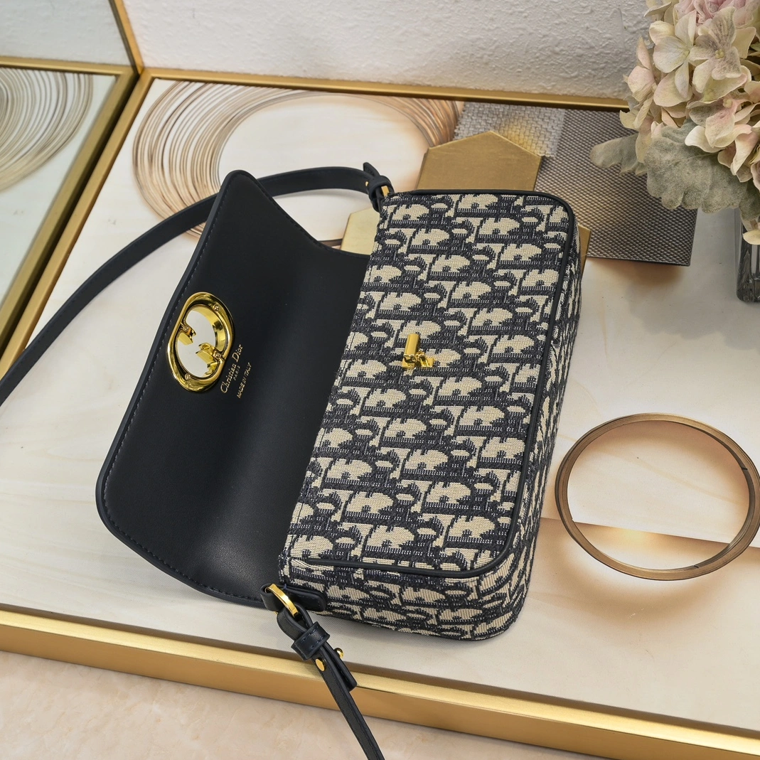 Christian Dior AAA Quality Messenger Bags For Women Trendsetting 8228 - Image 7