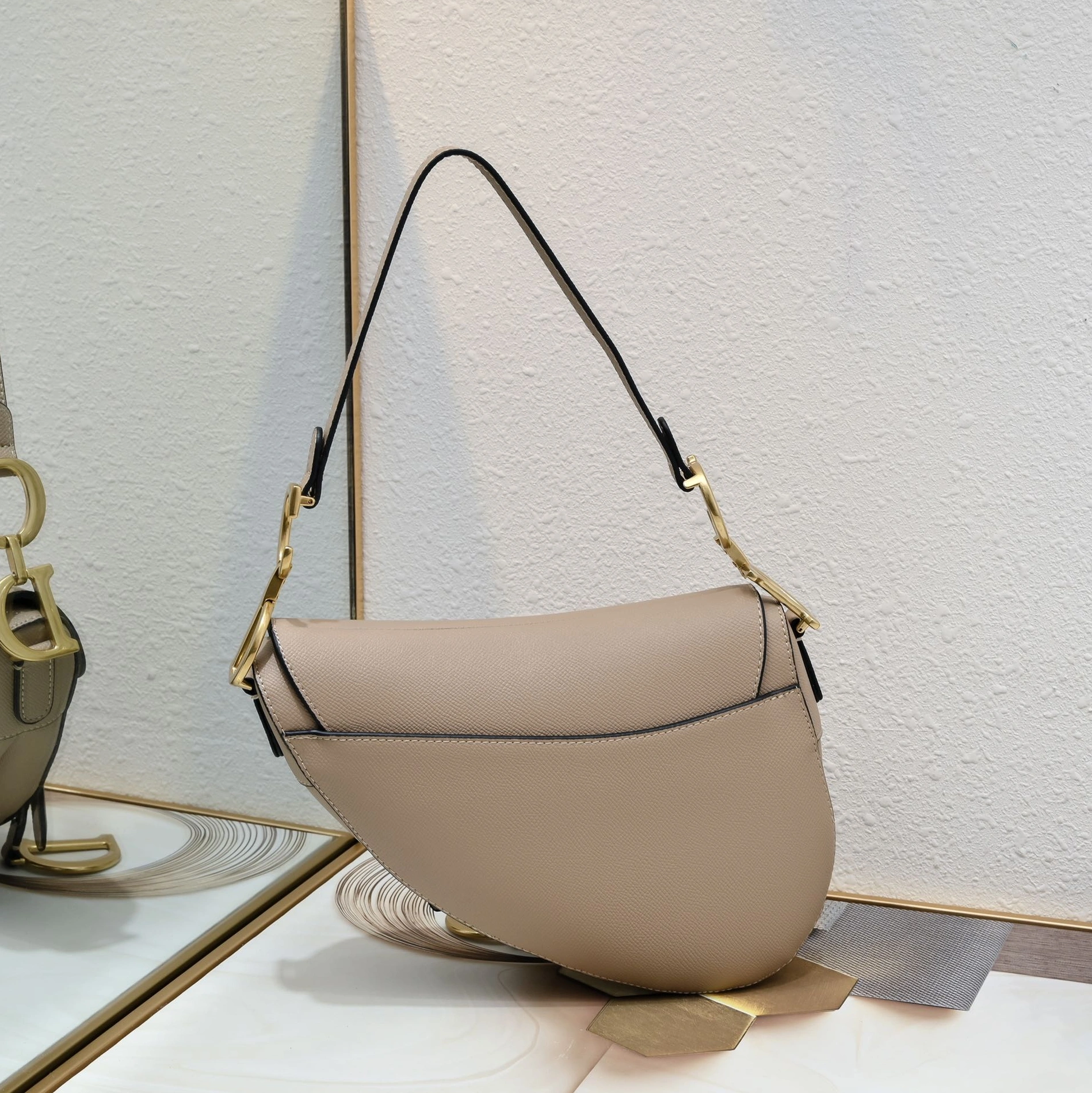 Christian Dior AAA Quality Messenger Bags For Women Trendy 273