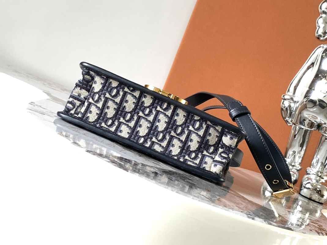 Christian Dior AAA Quality Messenger Bags For Women Trendy 5171 - Image 4