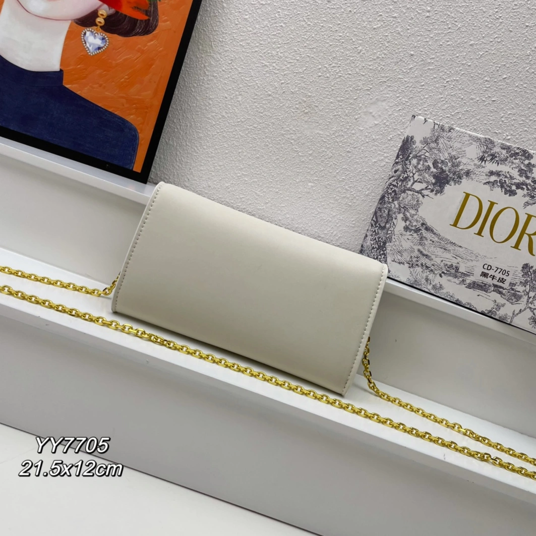 Christian Dior AAA Quality Messenger Bags For Women Versatile 2387 - Image 3