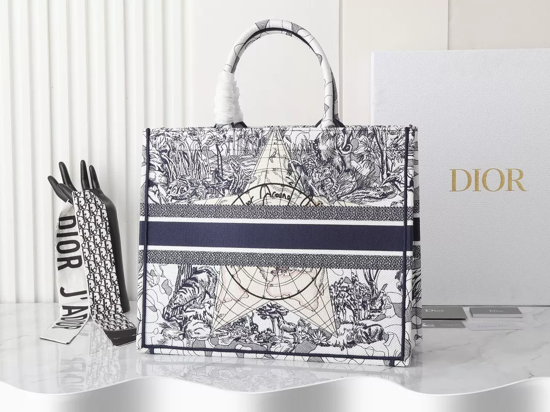 Christian Dior AAA Quality Tote-Handbags For Women Refined 7767