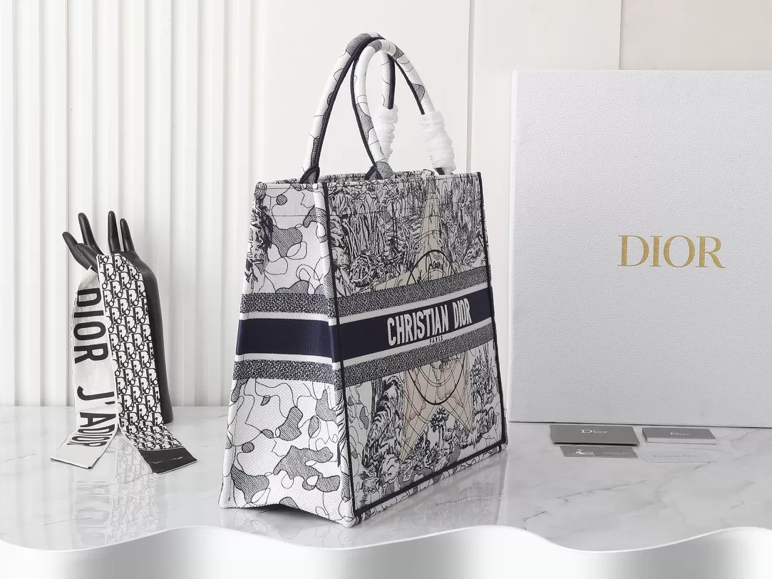 Christian Dior AAA Quality Tote-Handbags For Women Refined 7767 - Image 3