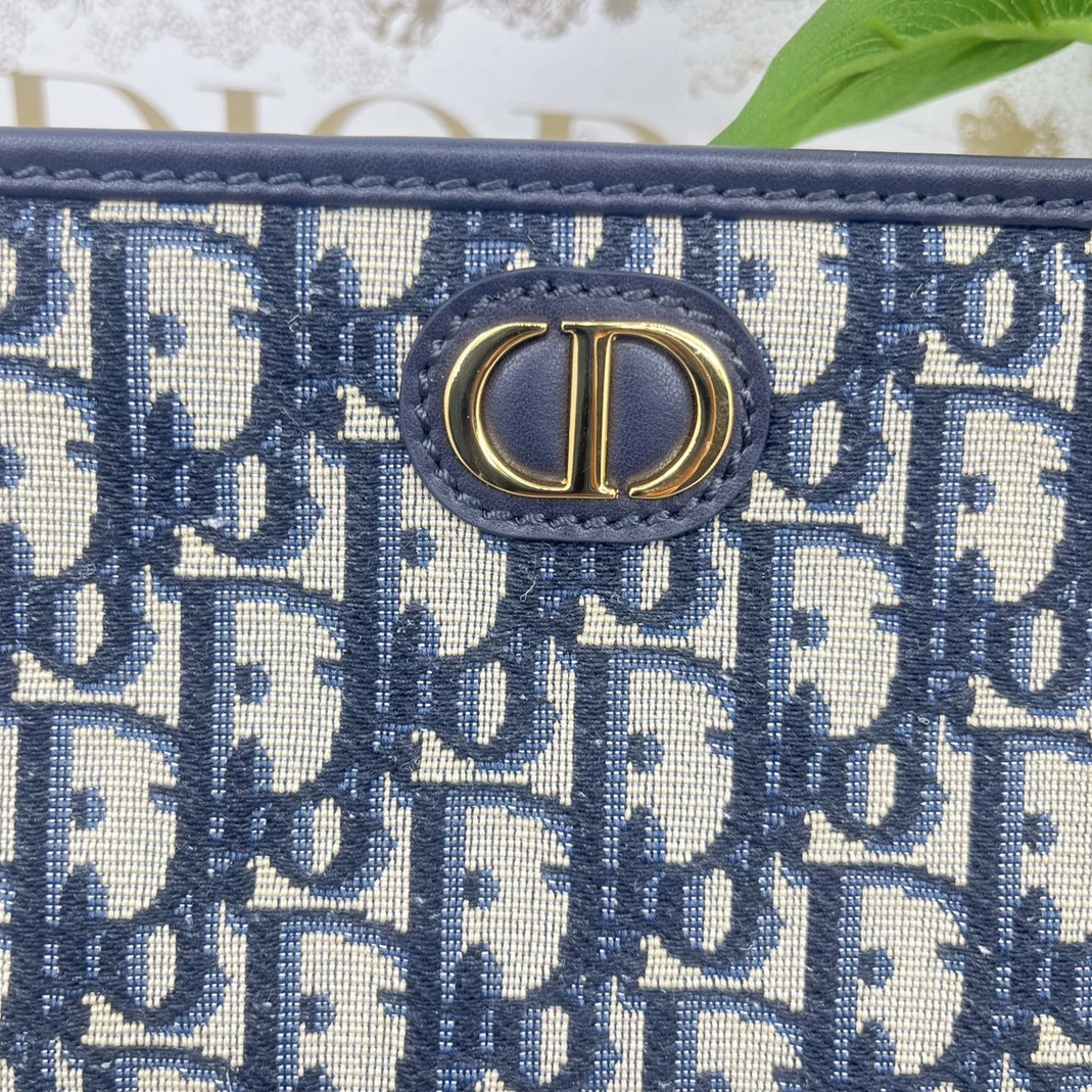 Christian Dior AAA Quality Wallets For Unisex Sleek 1322 - Image 3