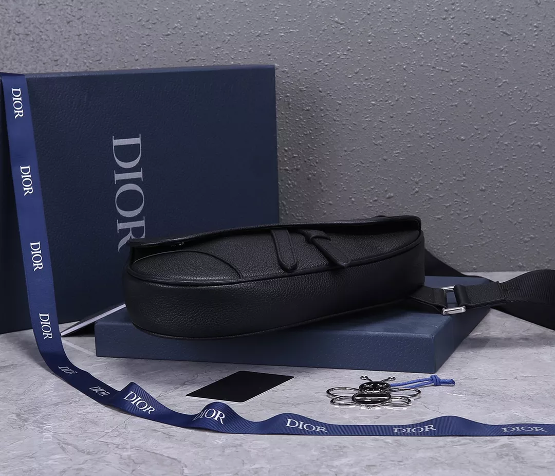 Classic 5586 Christian Dior AAA Man Messenger Bags - Image 4