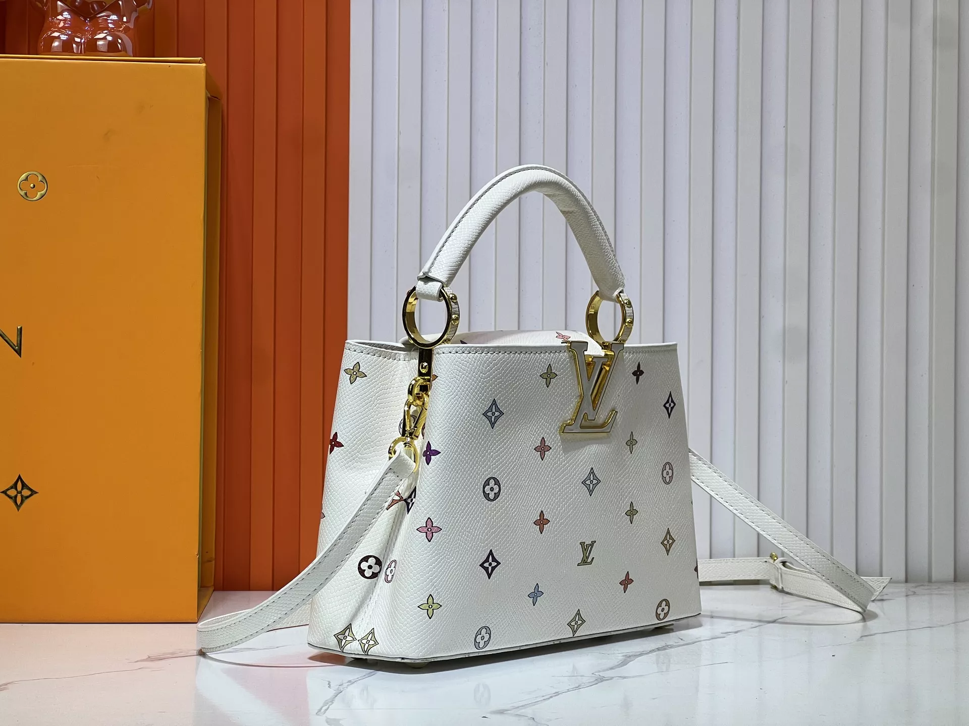 Classic 6508 Louis Vuitton AAA Quality Messenger Bags For Women