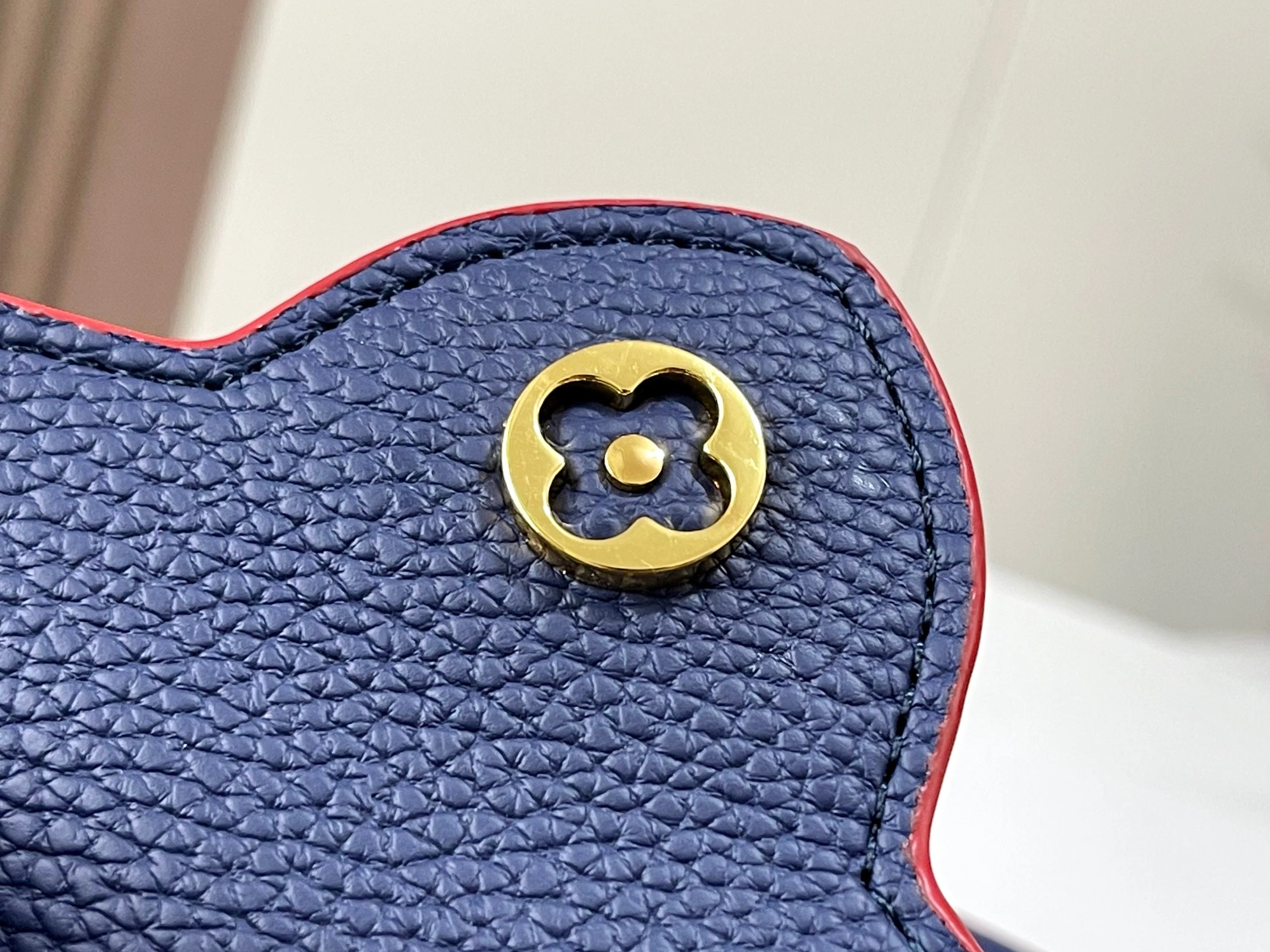 Classic 6907 Louis Vuitton AAA Quality Messenger Bags For Women - Image 7