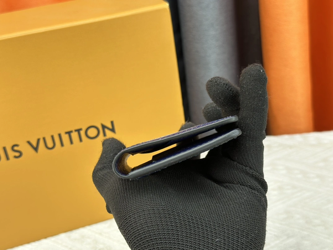 Comfortable 1573 Louis Vuitton LV Card Case In Blue For Unisex - Image 4