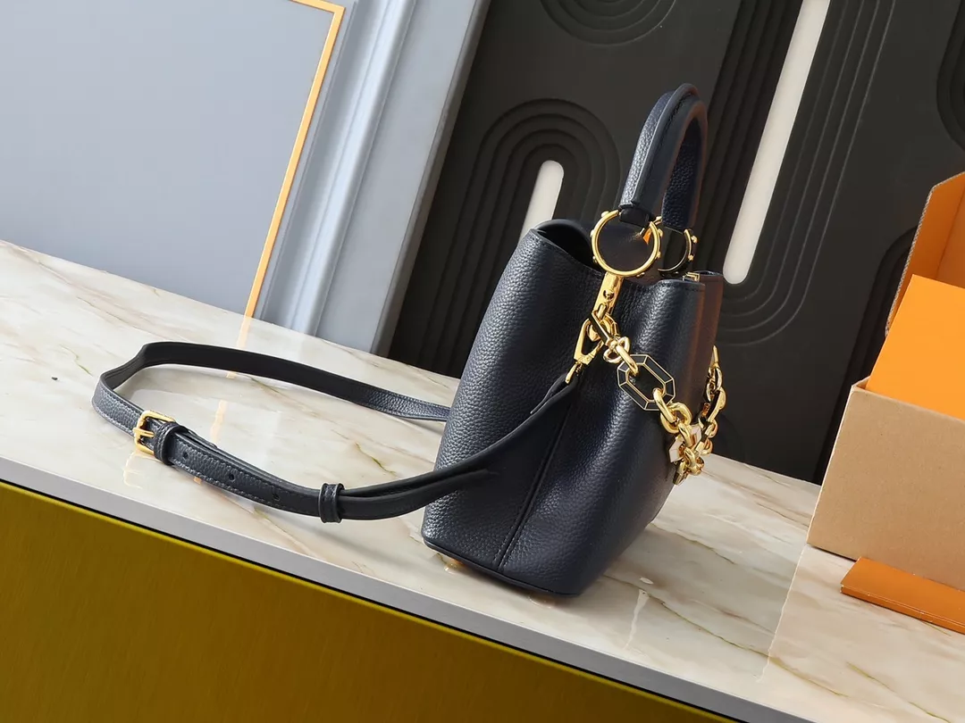 Comfortable 3488 Louis Vuitton AAA Quality Messenger Bags In Navy For Women