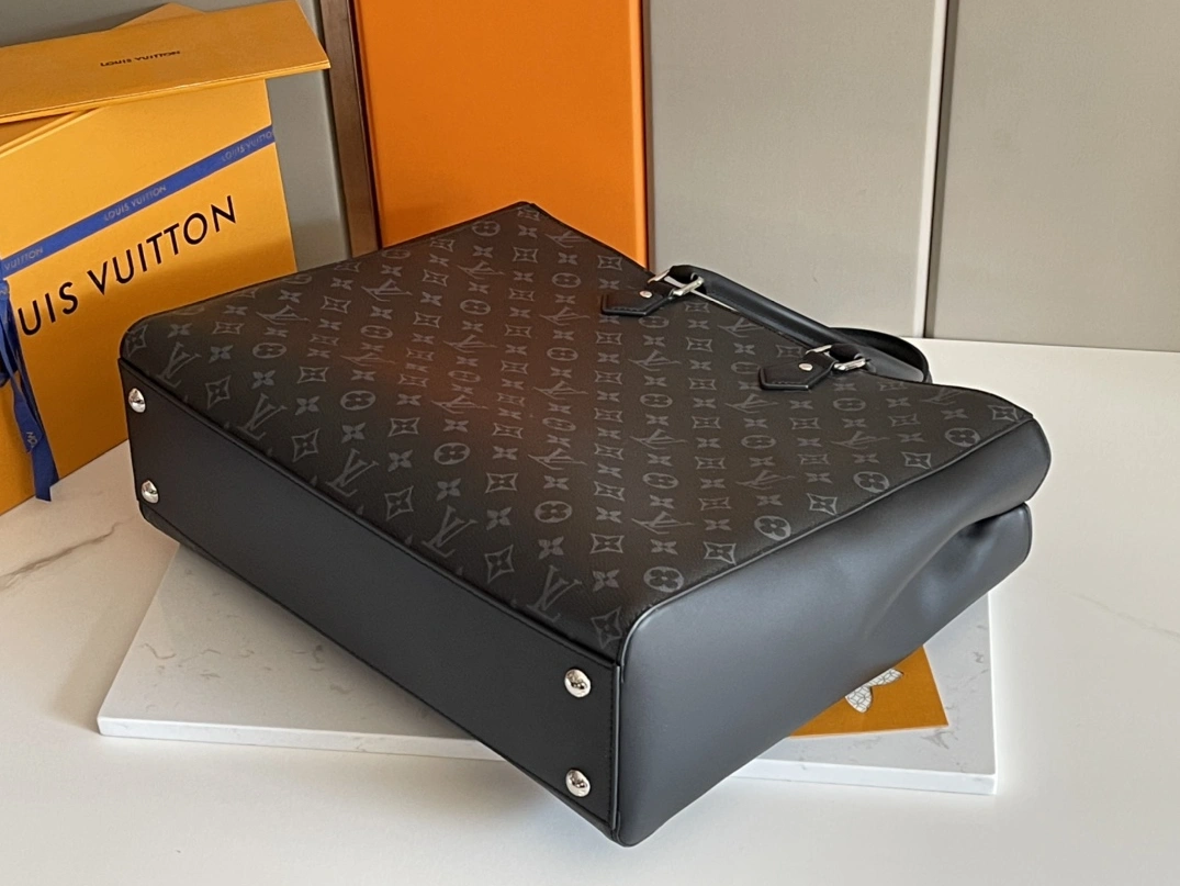 Comfortable 5825 Louis Vuitton AAA Quality Handbags For Unisex - Image 4