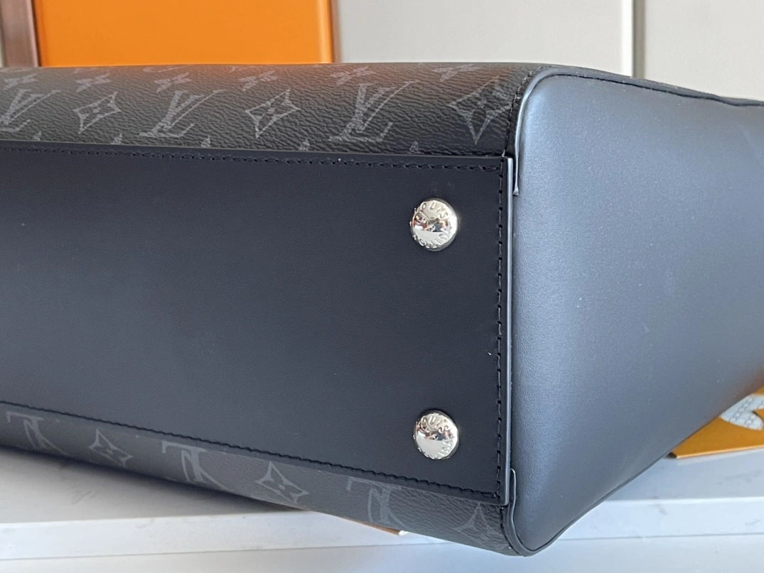 Comfortable 5825 Louis Vuitton AAA Quality Handbags For Unisex - Image 5