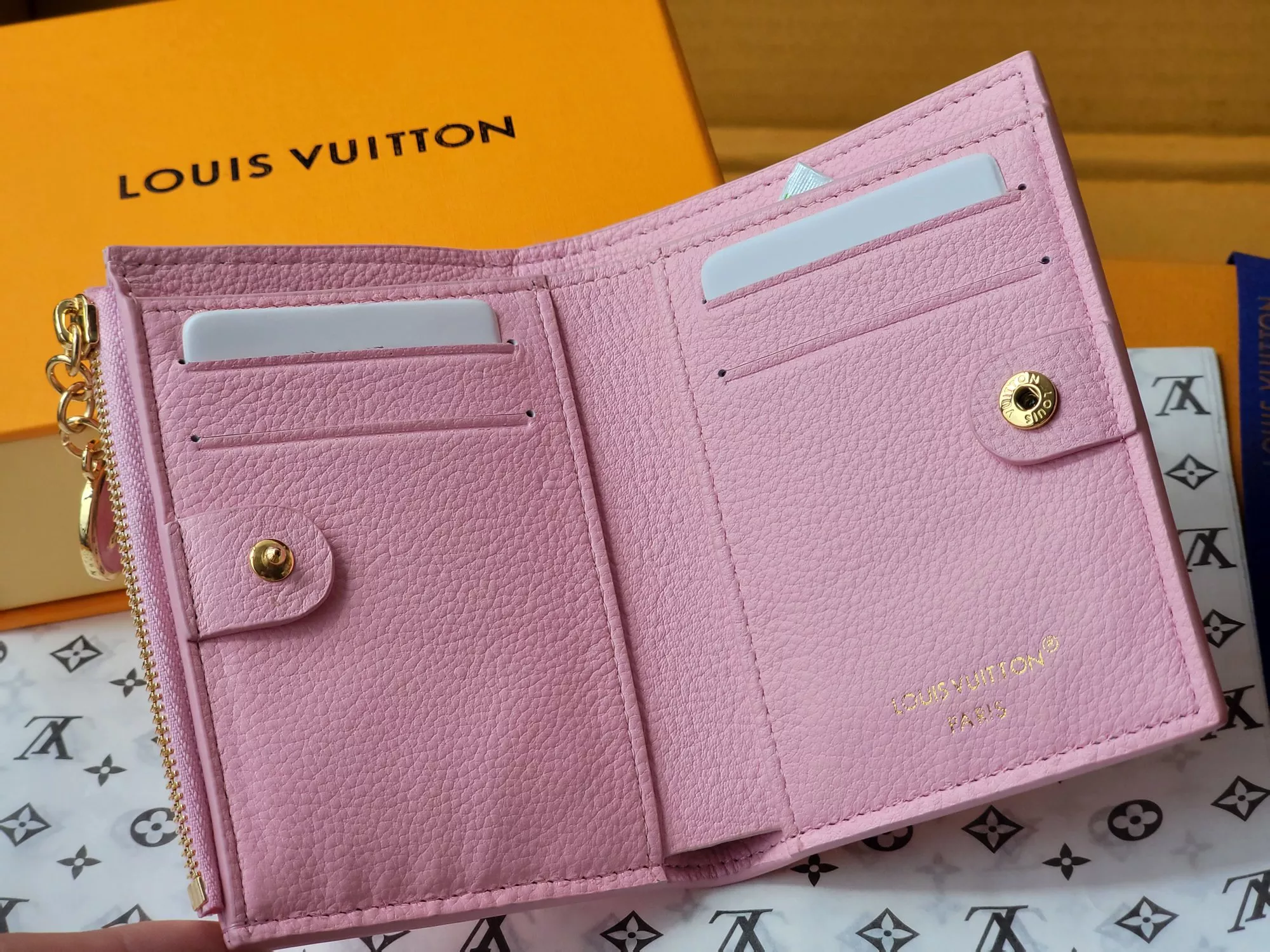 Compact 1777 Louis Vuitton AAA Quality Card Case - Image 6