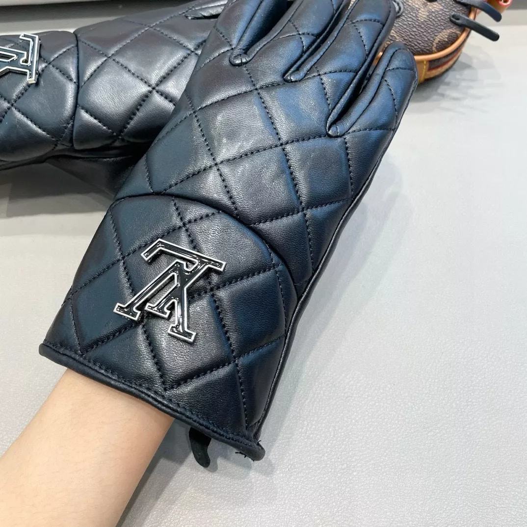 Compact 2076 Louis Vuitton LV Gloves For Women - Image 4