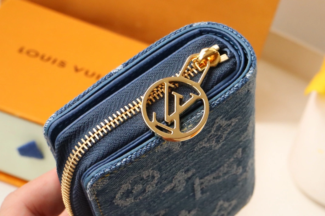 Compact 8810 Louis Vuitton AAA Quality Card Case - Image 4