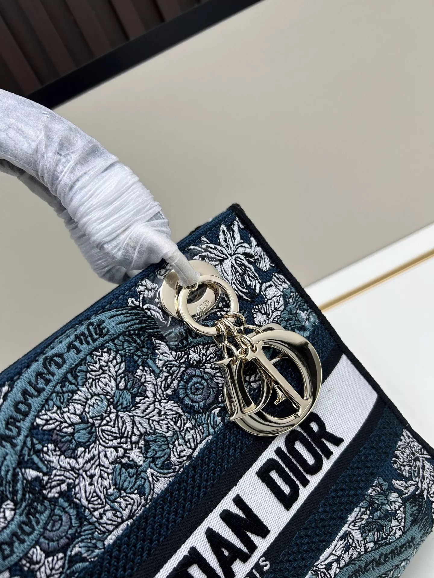 Cozy 2703 Christian Dior AAA Quality Handbags For Women - Image 4