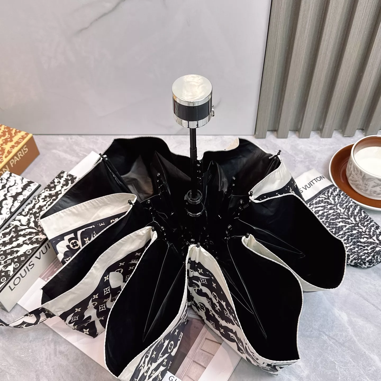 Cozy 6534 Louis Vuitton Umbrellas - Image 5