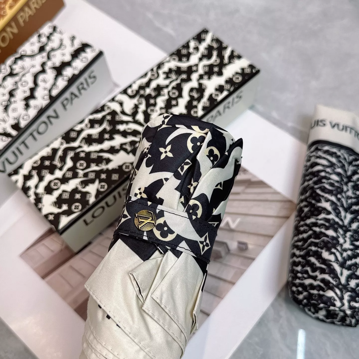 Cozy 6534 Louis Vuitton Umbrellas - Image 7