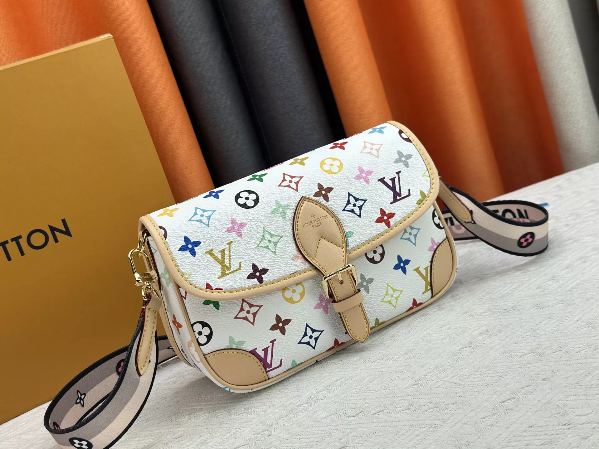 Cozy 7200 Louis Vuitton AAA Quality Messenger Bags For Women
