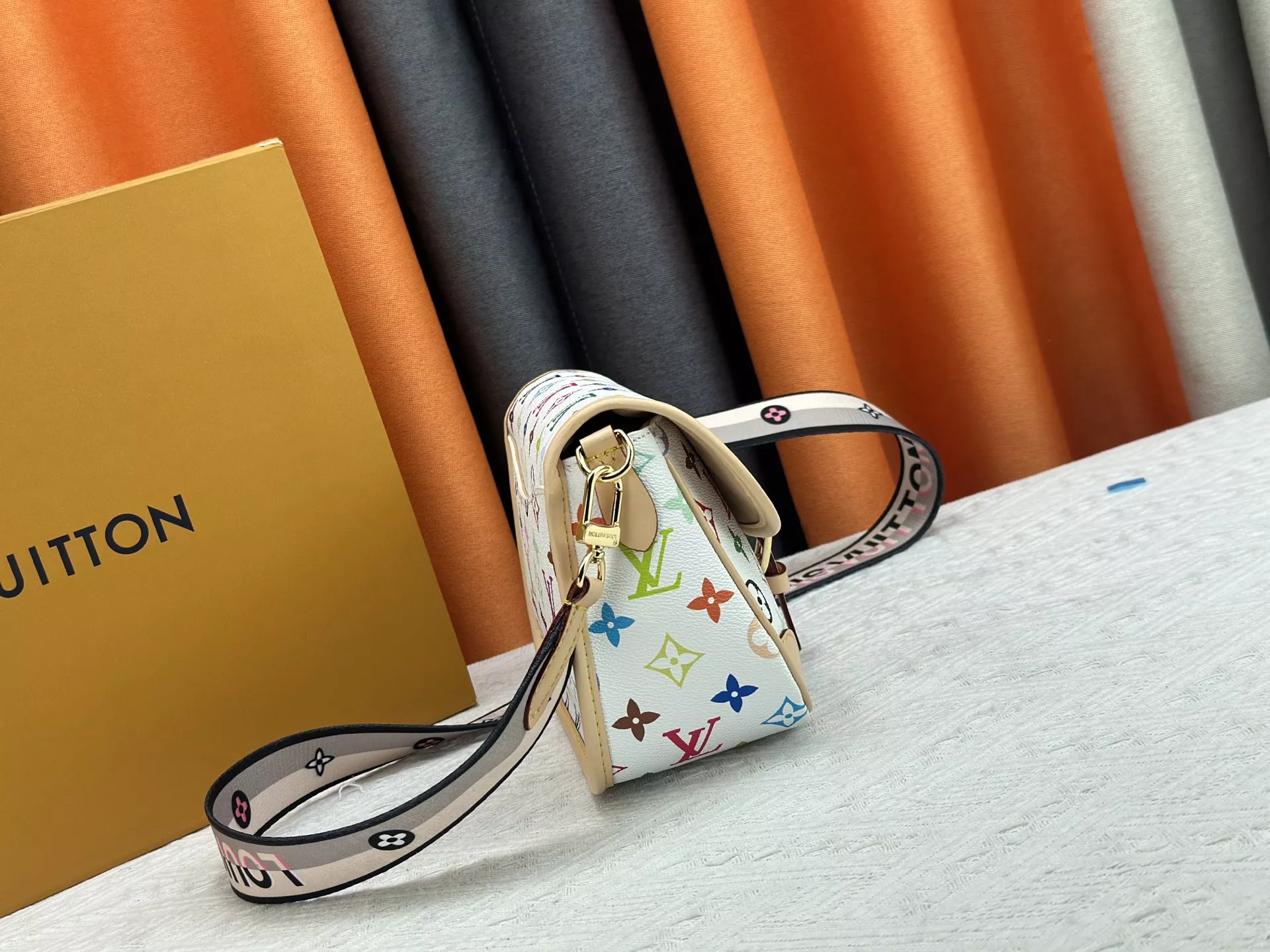 Cozy 7200 Louis Vuitton AAA Quality Messenger Bags For Women - Image 3