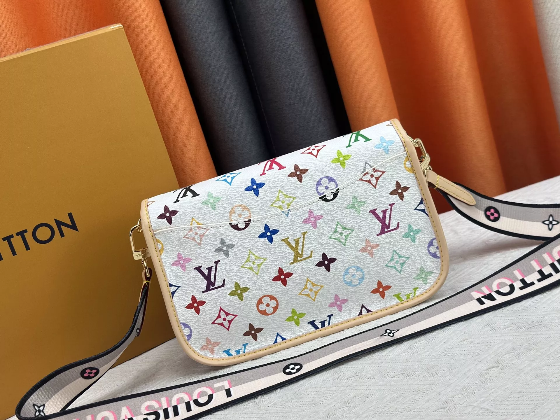 Cozy 7200 Louis Vuitton AAA Quality Messenger Bags For Women - Image 4