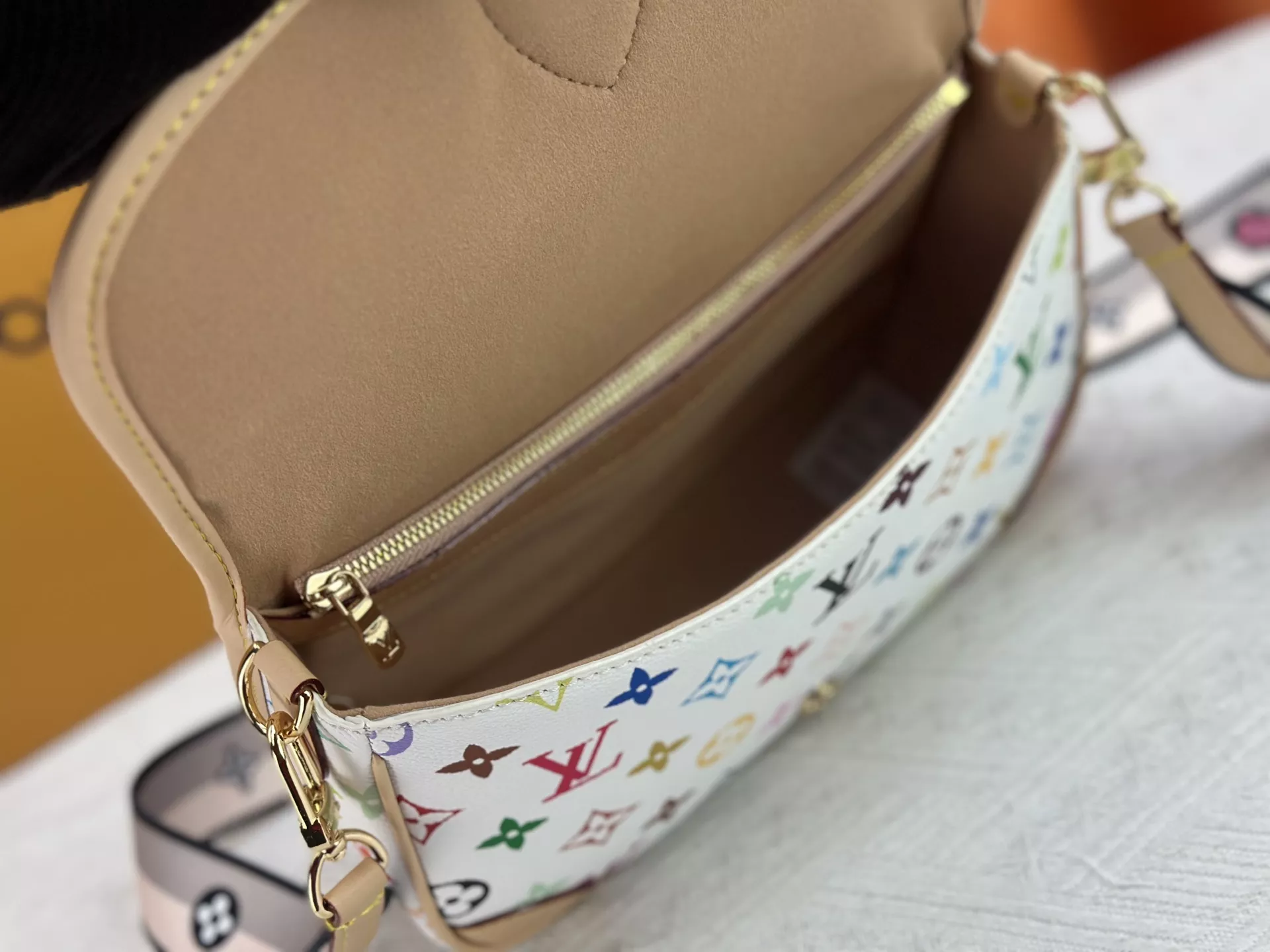 Cozy 7200 Louis Vuitton AAA Quality Messenger Bags For Women - Image 8