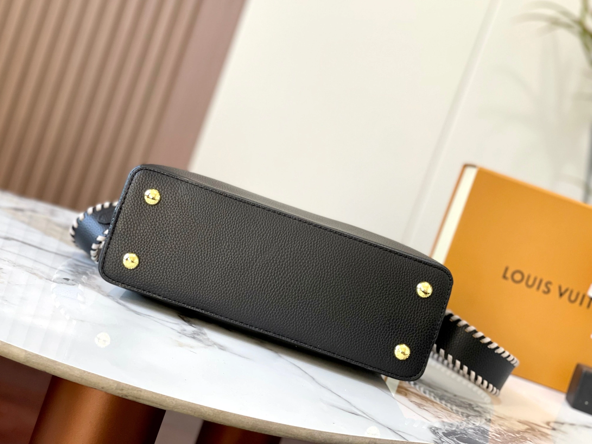 Cozy 967 Louis Vuitton AAA Quality Messenger Bags For Women - Image 4