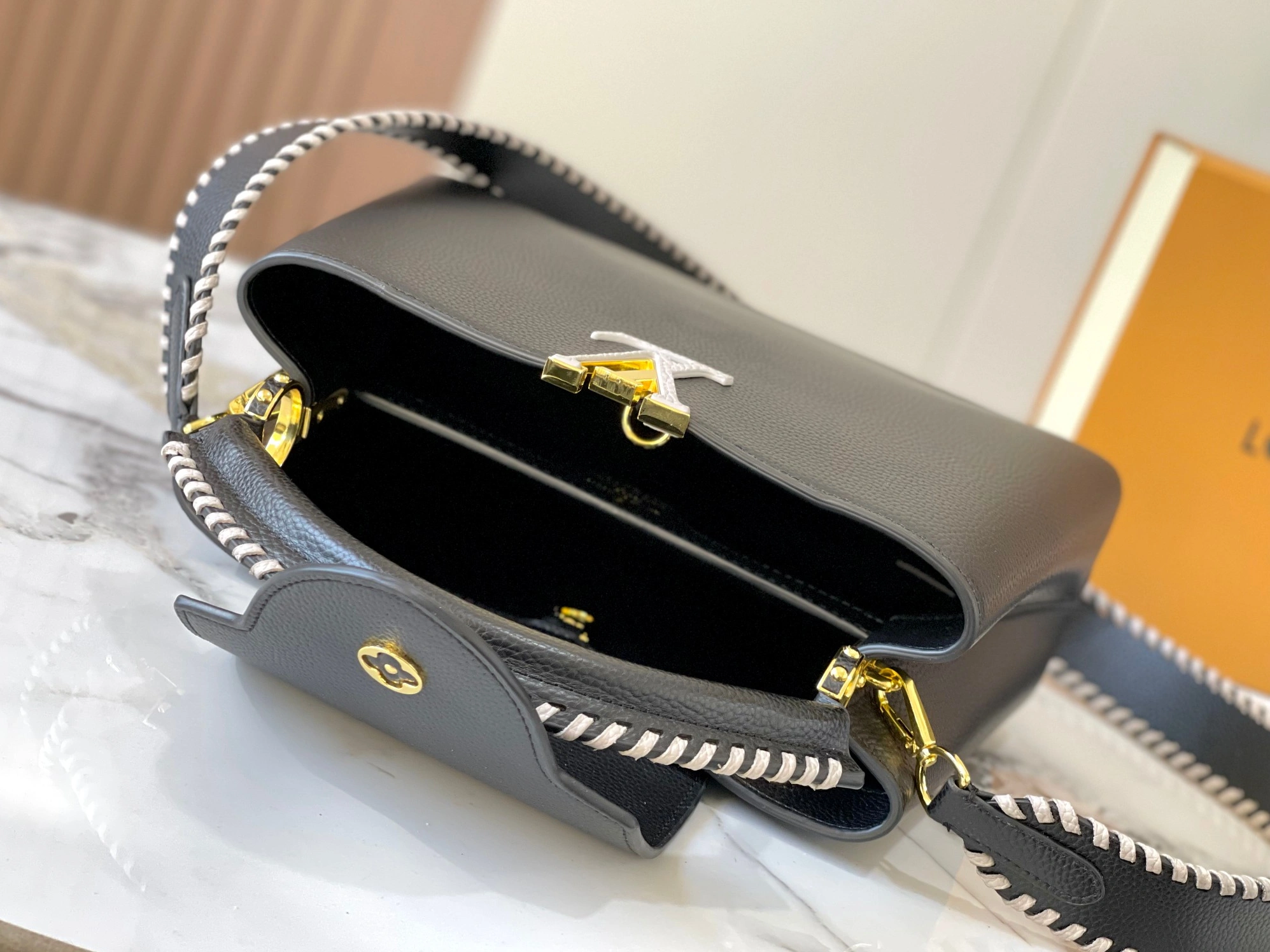 Cozy 967 Louis Vuitton AAA Quality Messenger Bags For Women - Image 8